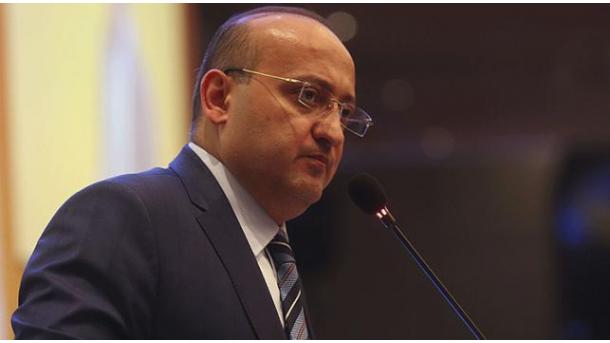 Yalçın Akdoğan comparece ante las cámaras de la TRT