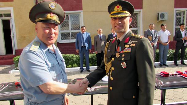 Қырғызстанда түрік әскери атташеге марапат