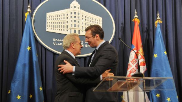 Avramopoulos: Serbia të forcojë kontrollin e kufirit me Hungarin