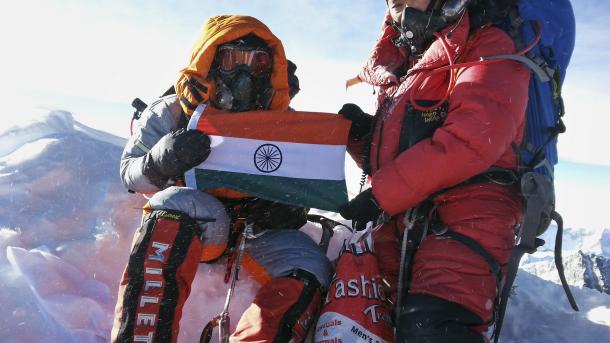 Everest saluda un récord nuevo
