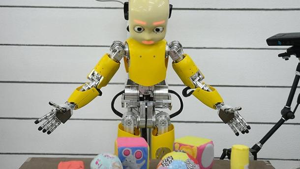 Türkiyədə 4 il ərzində böyüdülən robot uşaq
