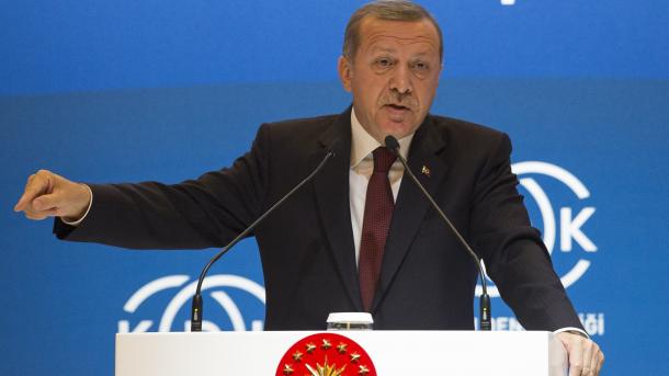 Erdoani për Kobanin: Ne i strehojmë, bota vetëm shqetësohet