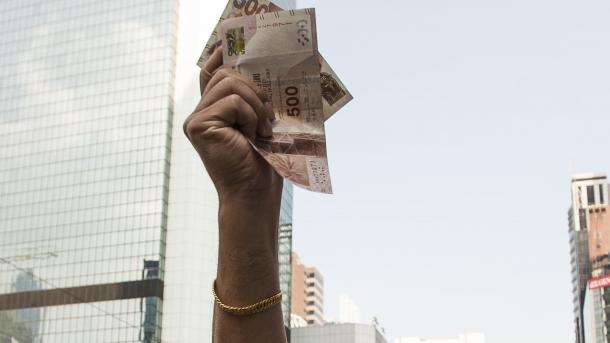 Lluvia de dinero en Hong Kong 