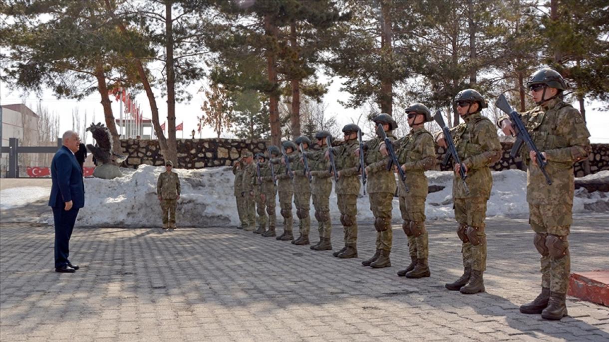 وزیر قومی دفاع یشار گیولر  کا یوکسیک اووہ میں  تیسری انفنٹری ڈویژن کمانڈ کا دورہ