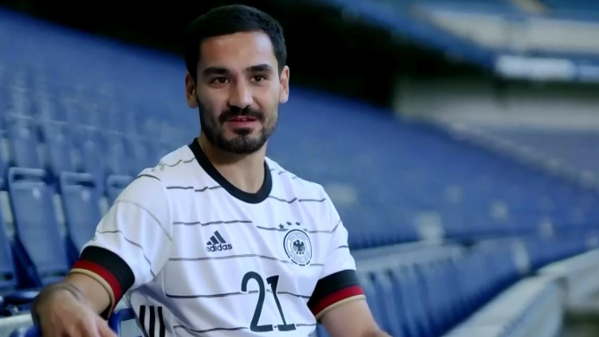 Pemain Manchester City Berdarah Turki Puji Lionel Messi