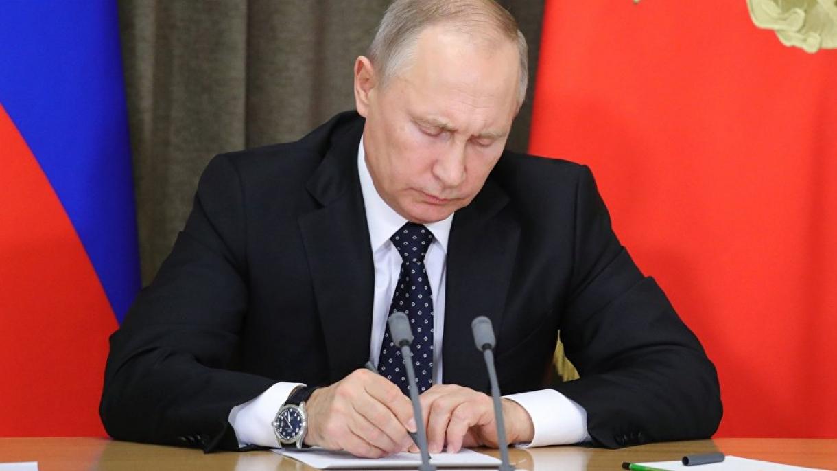 Putin firma el decreto que prevé el alargamiento de las sanciones sobre algunos países occidentales