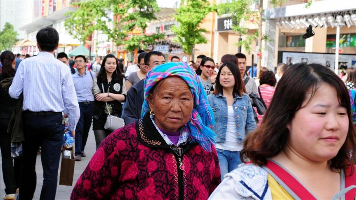 中国60岁以上老年人口达2.3亿人