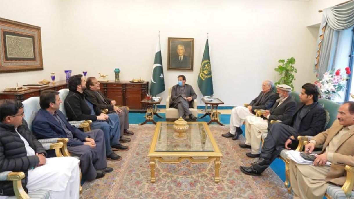 عوامی نمائندے عوام کی شکایات کے ازالے کیلئے رابطے تیز کریں: وزیراعظم عمران خان
