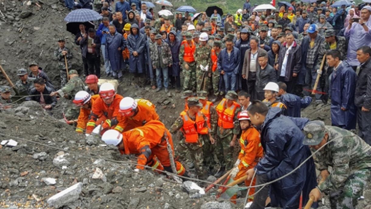 中国贵州省发生山体滑坡11人死34人失联