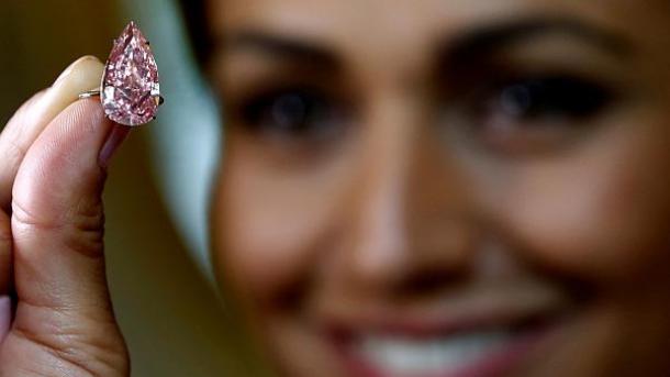 "Çəhrayı almaz" 31,56 milyon dollara satıldı.