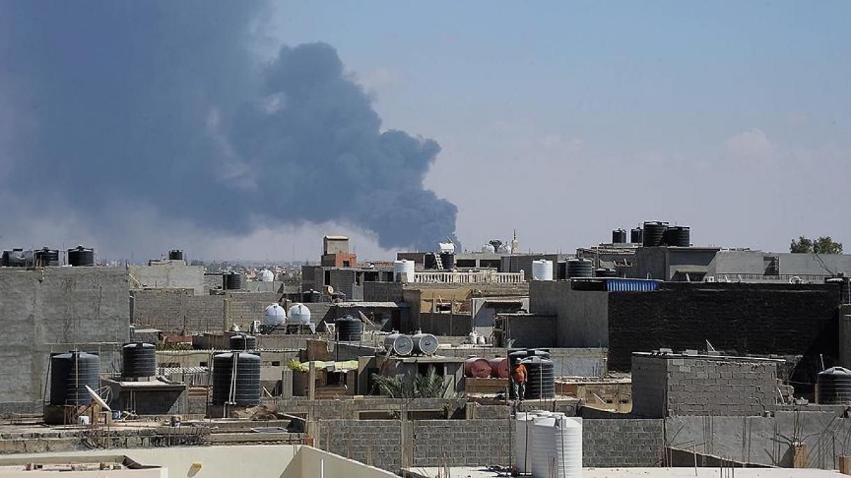 利比亚德尔纳市遭空袭 伤亡严重