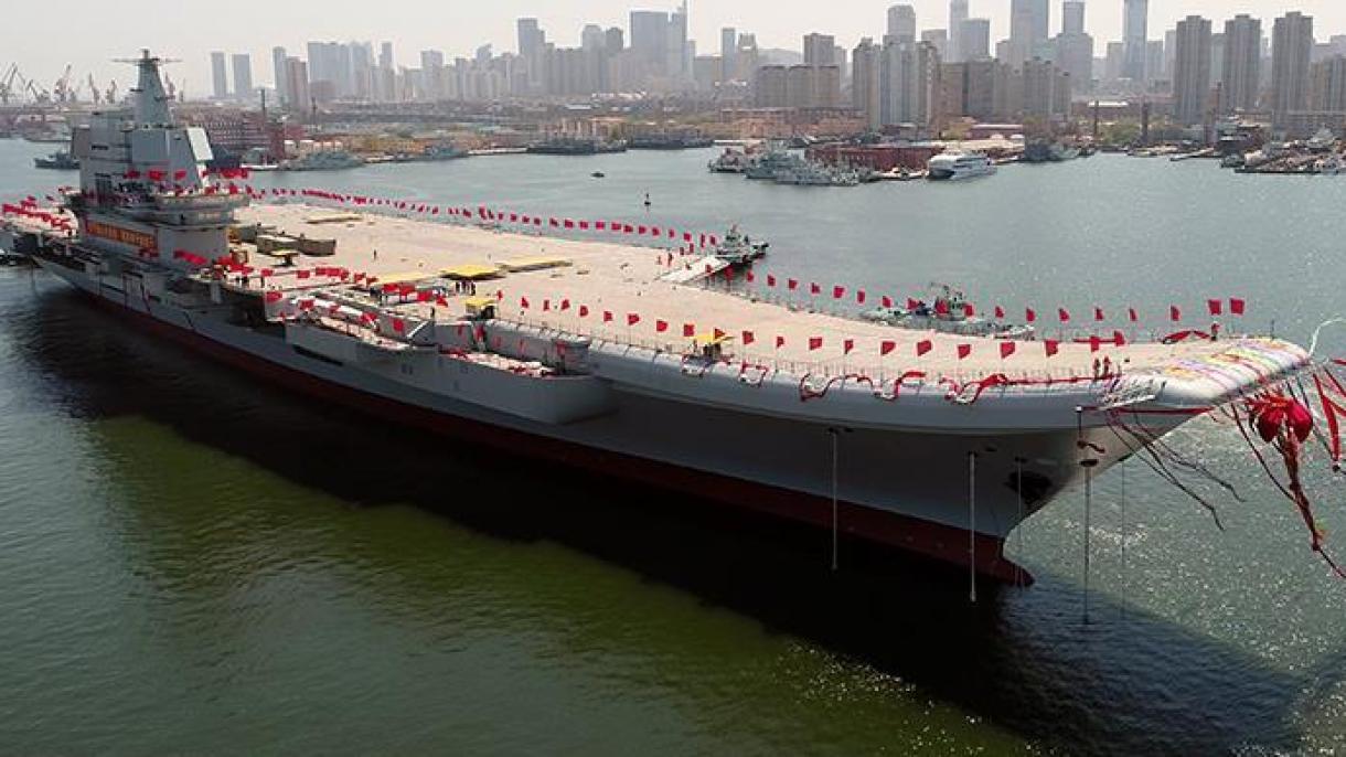Primer portaaviones de China sale a navegar para los ensayos