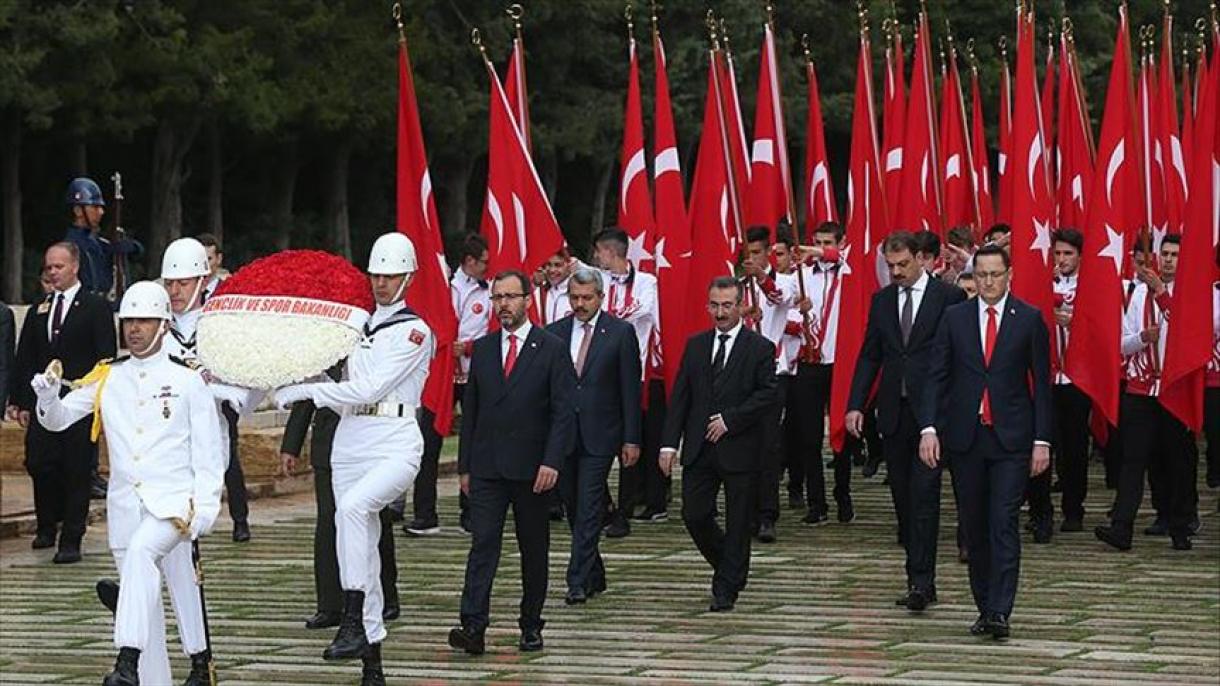 بزرگداشت روز یادبود آتاتورک، عید جوانان و ورزش در ترکیه