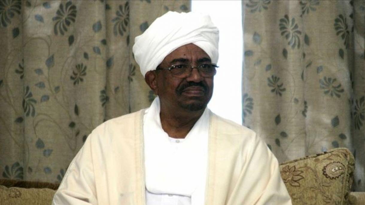 سۇداندا ئۇغدۇرۇۋېتىلگەن رەھبەر «گۇمانلىق بايلىق توپلاش» بىلەن ئەيىبلەندى