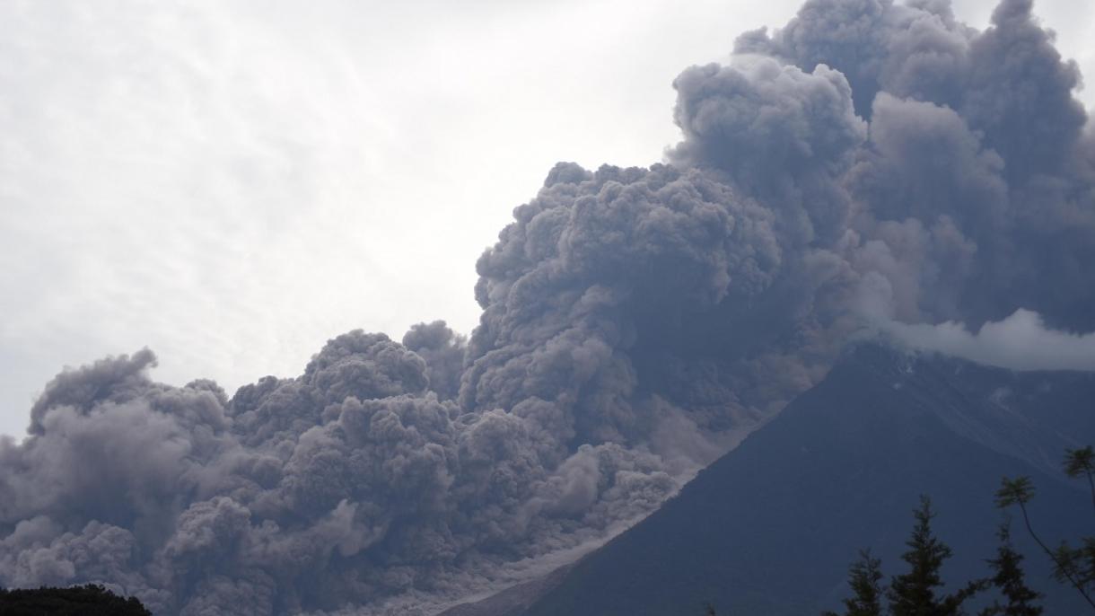 Lahar y lluvias amedrentan comunidades cercanas al Volcán de Fuego de Guatemala