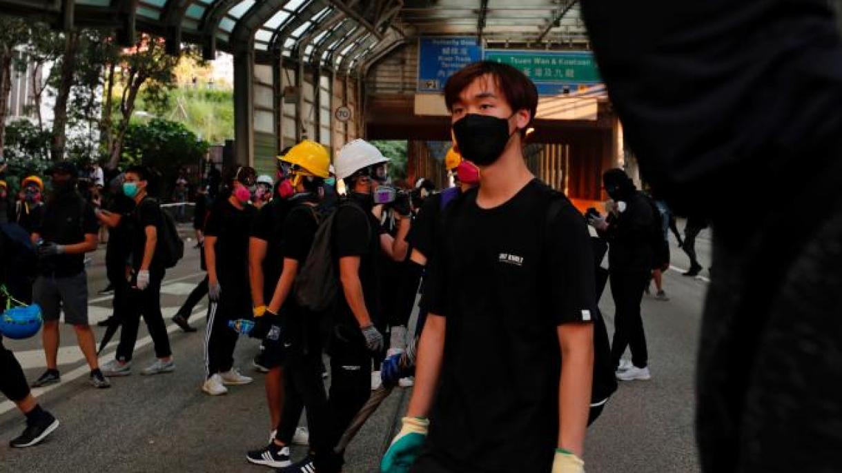 400 presos em um novo dia de tumultos em Hong Kong