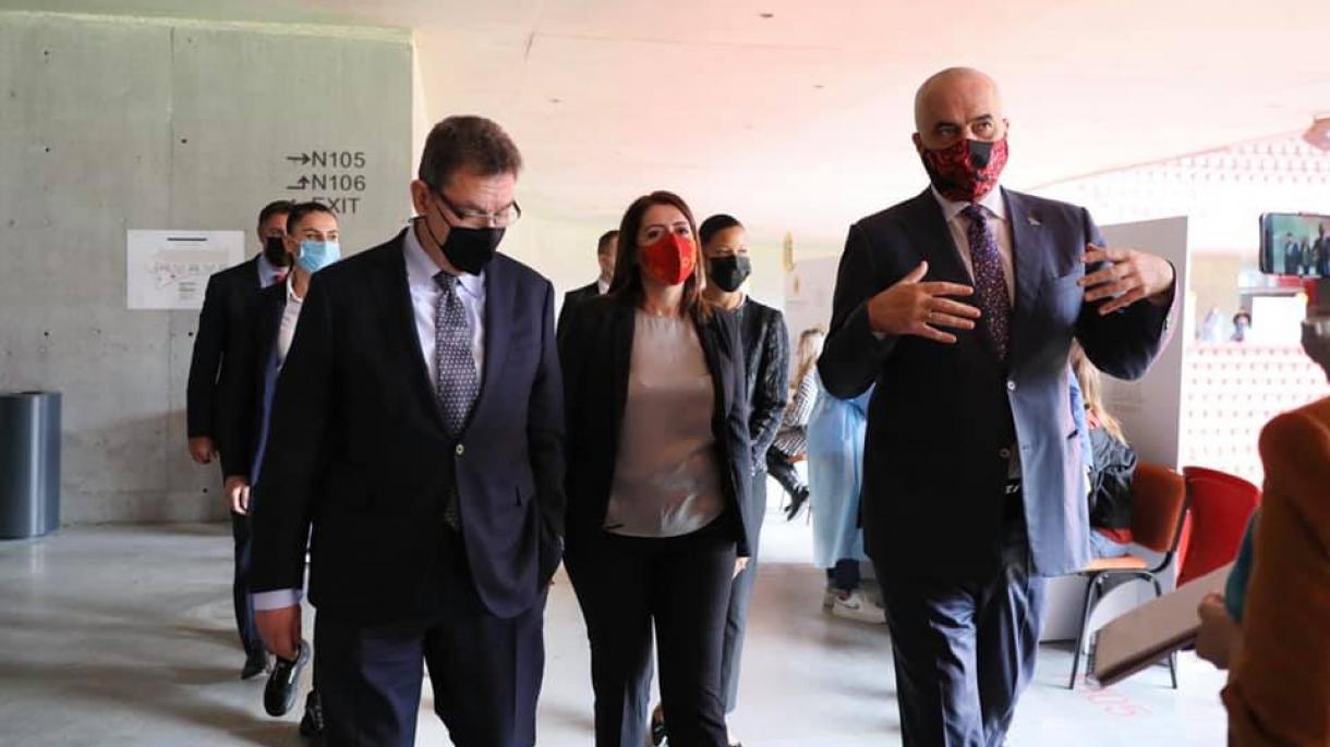 Phizer_Albert Bourla_Edi Rama_Air Albania Aşı Merkezi_2.jpg