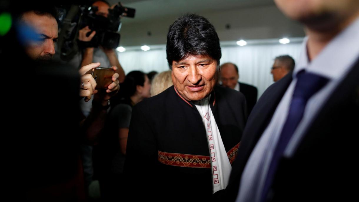 Боливийския парламент одобри оставката на Моралес...