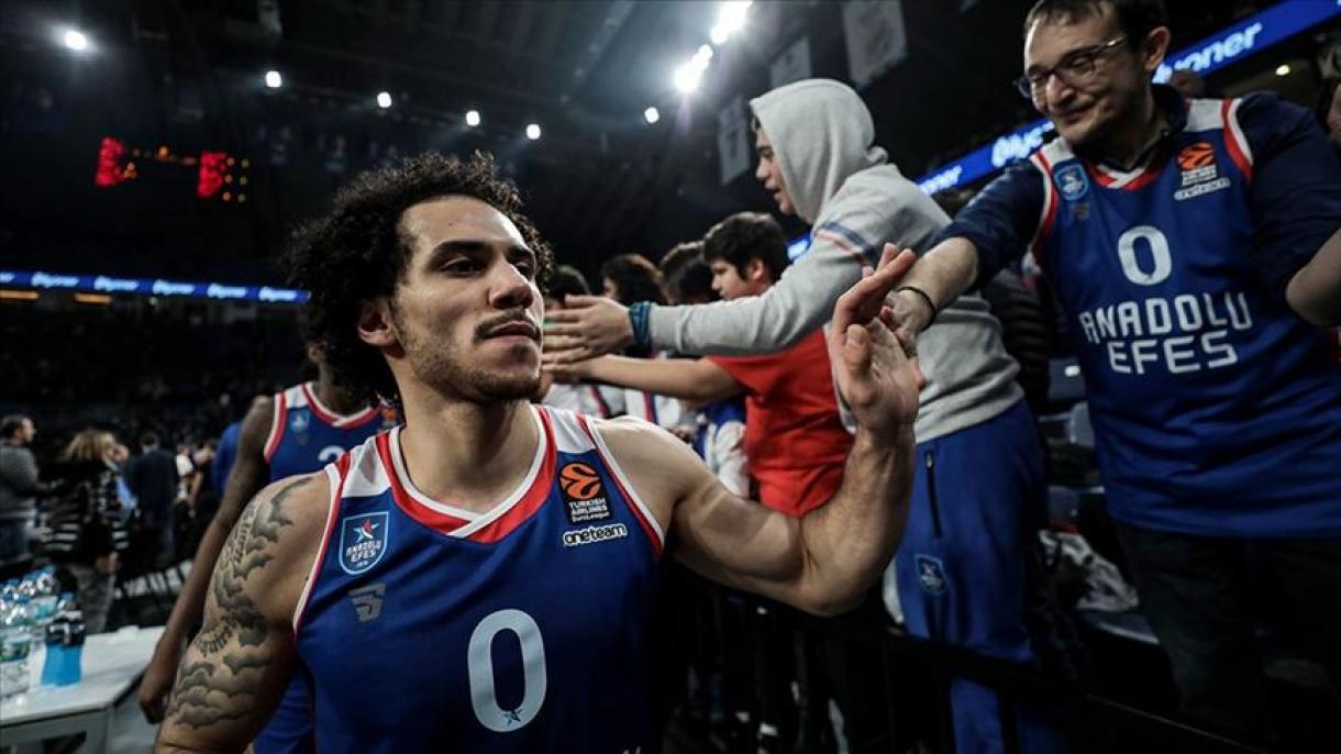 Anadolu Efes continuó el éxito en la Euroliga