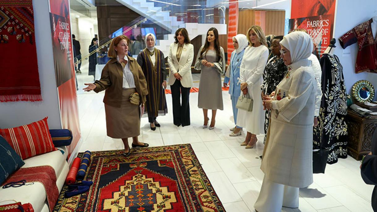 emine erdogan anadolu tekstili1.jpg