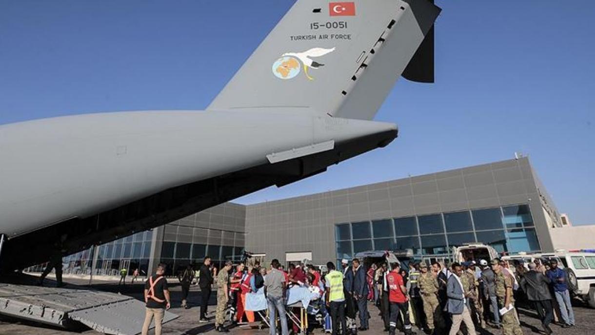 索马里炸弹袭击伤者被带回土耳其治疗