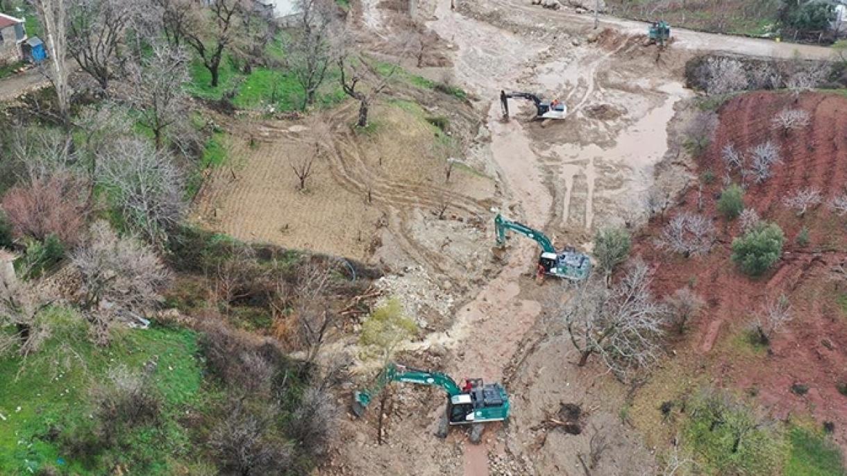19 ember halálát okozta a türkiyei árvízkatasztrófa