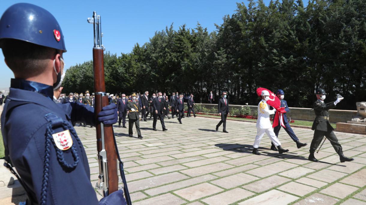 Cumhurbaşkanı Erdogan 30 Ağustos Zafer Bayramı Anıtkabir 1.jpg