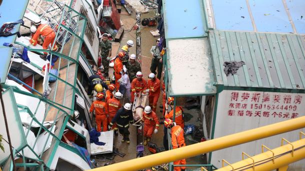 کرین کے ایک پری فیبرک عمارت پر گرنے سے 18 مزدور ہلاک 18 زخمی  ، چین