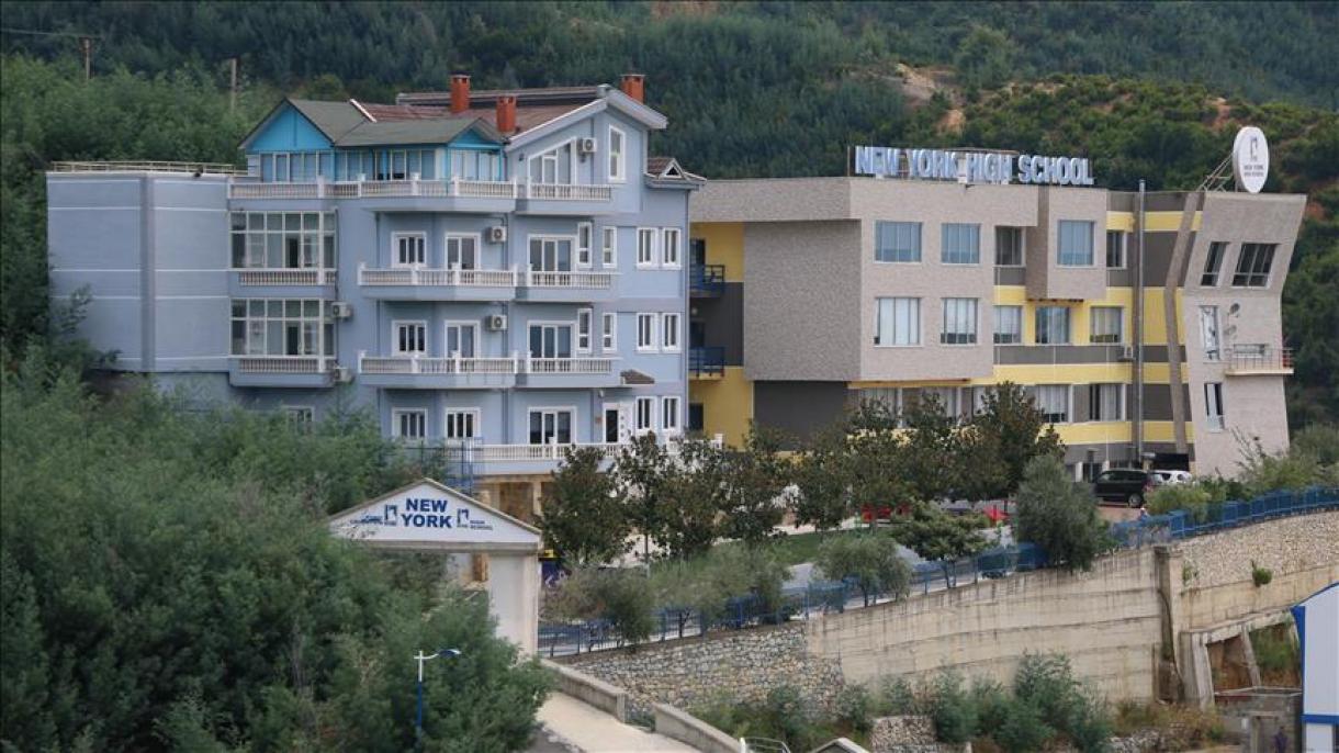 Murat Kurum_Arnavutluk Maarif okuluna ziyaret2.jpg