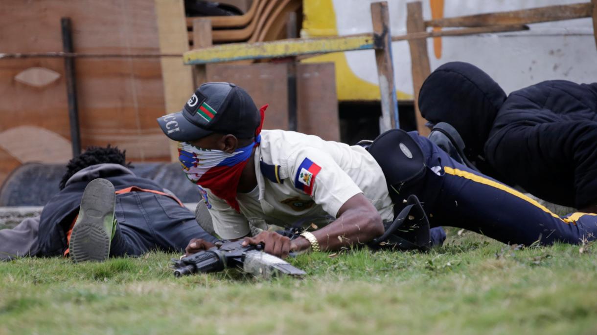 En Haití se enfrentaron policías con militares