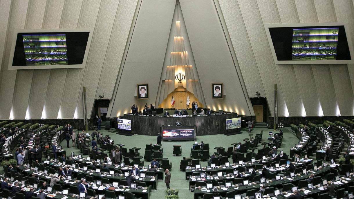 مجلس ایران به علت کرونا تعطیل شد