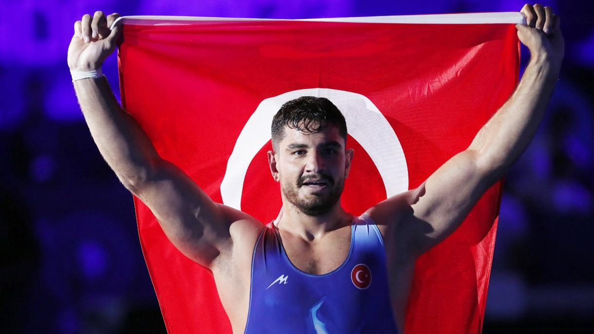 El turco Taha Akgul gana medalla de oro en estilo libre del Campeonato Mundial de Lucha 2022