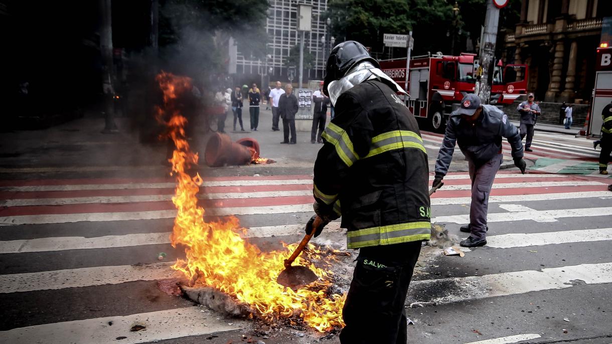 Brasil: Sindicatos protestam contra reformas econômicas do presidente Temer