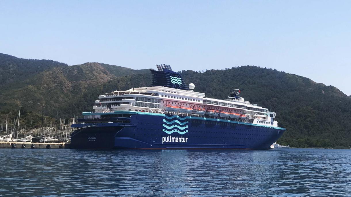 Čuveni kruzer " Horizon " se usidrio u luku Marmaris