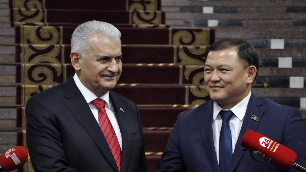 Binali Yıldırım: “Deseamos desarrollar las relaciones con Kirguistán en todos los campos”