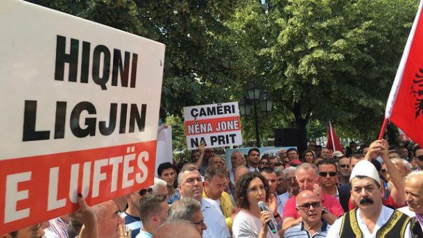 Shqipëri – Çamët e pritën me protesta Kotziasin