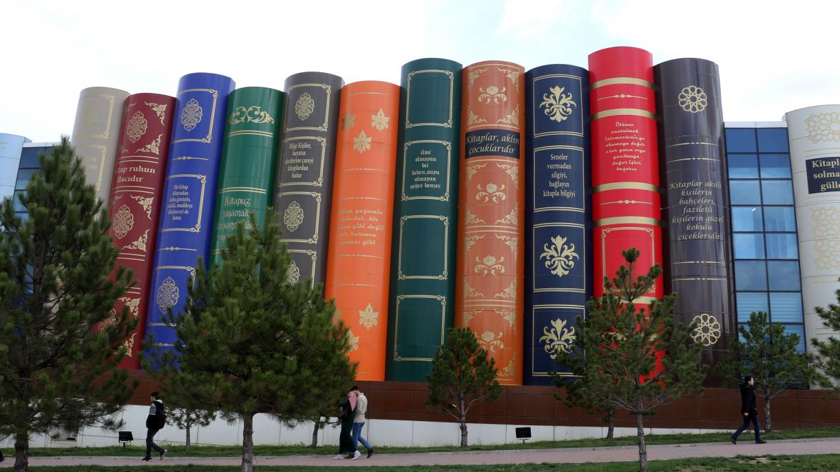 カラビュク大学に本の形をした図書館が登場