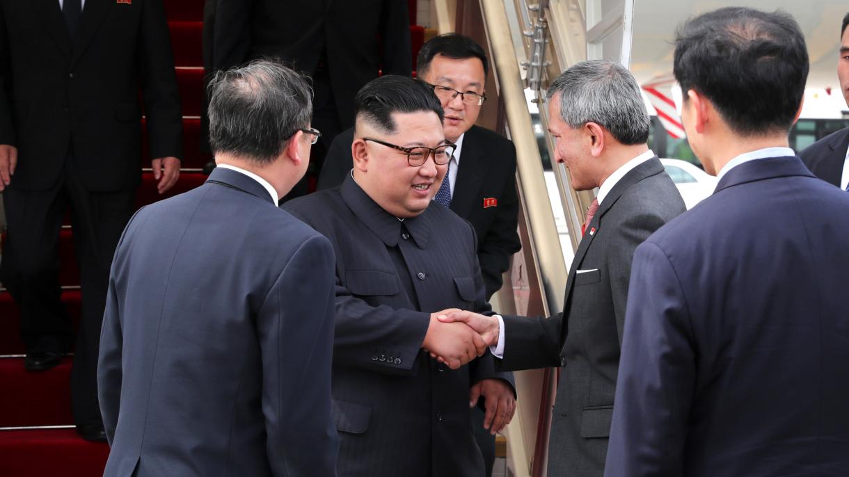 Ким Чен Ын Трамп менен жолугуу үчүн Сингапурга барды