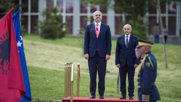 Edi Rama-Isa Mustafa.jpg