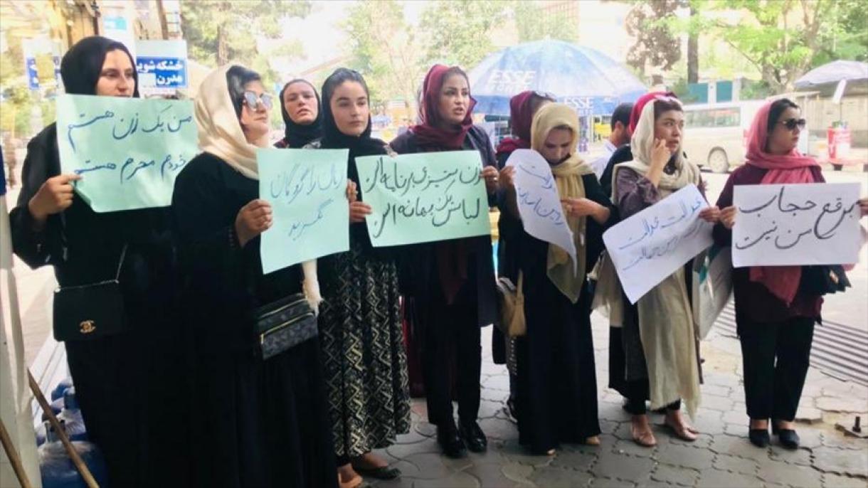 تظاهرات زنان افغان در اعتراض به فرمان جدید طالبان