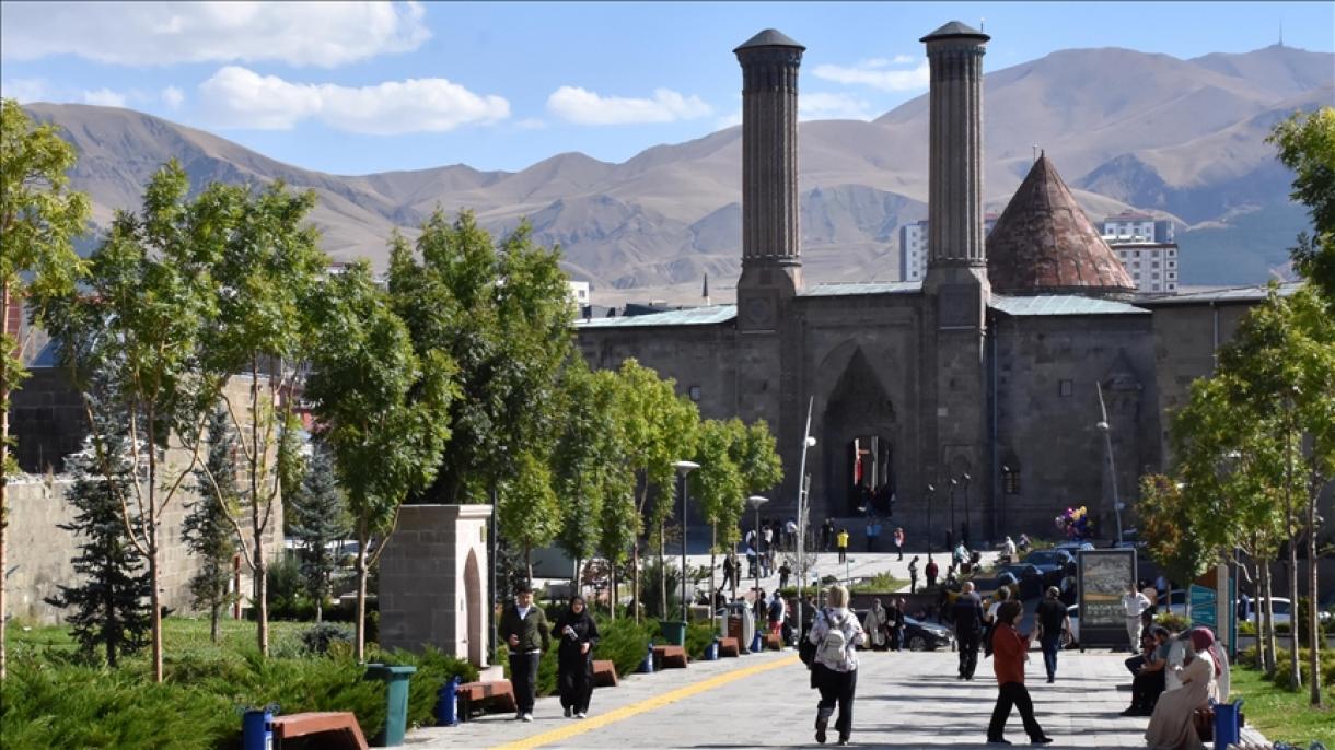 ارزوروما توریست آخینی