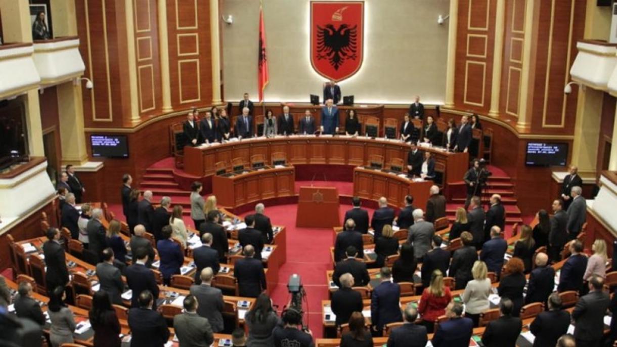 Arnavluk Meclisi Makedonya NATO üyeliğini onayladı.jpg