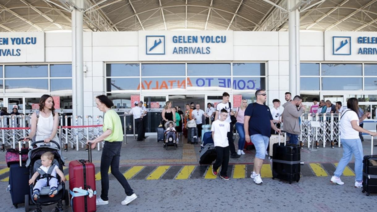 انطالیہ ہوائی اڈے پر مسافروں اور طیاروں کی آمدو رفت  کا نیا ریکارڈ