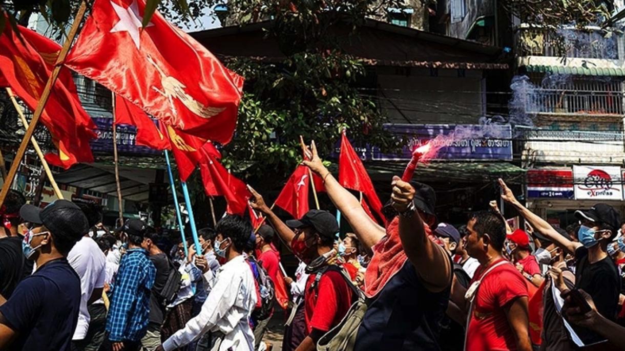 میانمار:فوجی بغاوت کے خلاف مظاہروں کا سلسلہ جاری،انٹرنیٹ سروس بھی بند