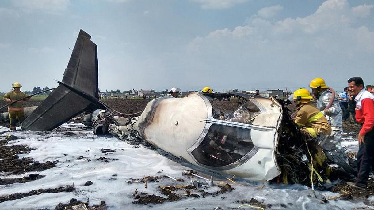 墨西哥一架私人喷气式飞机坠落2人丧生