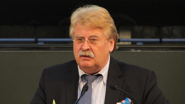 Az Európai Parlament (AP) külügyi bizottságának elnöke, Brok támogatja a török vízummentességet