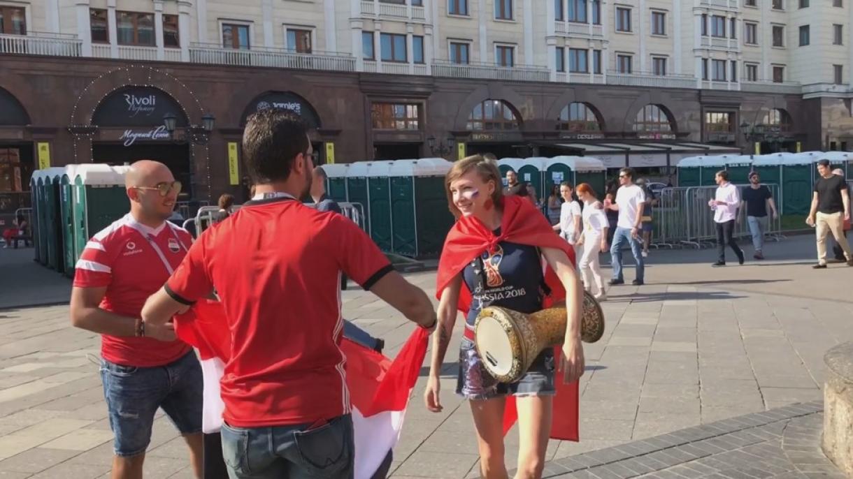 La cantante rusa que aparece en el Mundial con una bandera turca