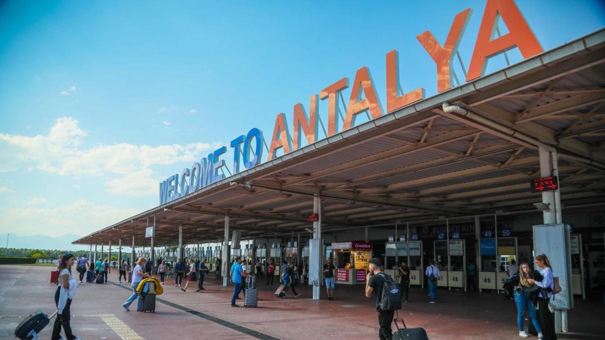 A 4 milliót áthaladta a légi úton Antalyába látogatottak száma