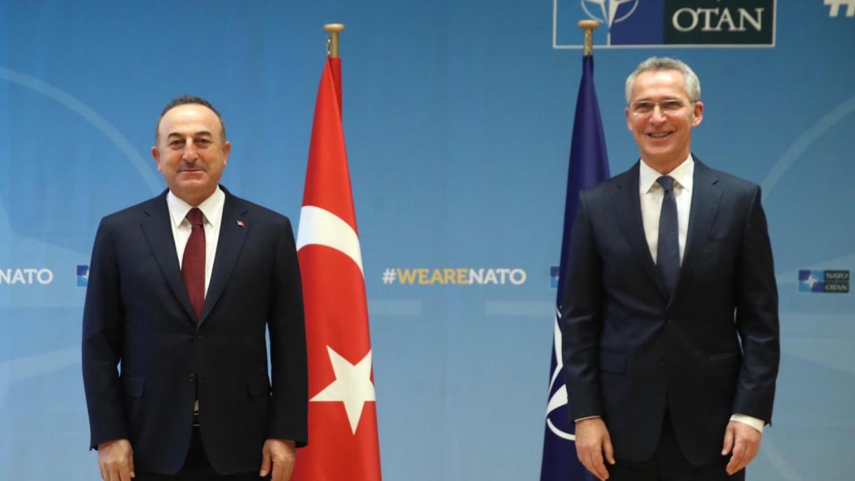 Çavuşoğlu e Stolterberg discutem a agenda antes da reunião da OTAN