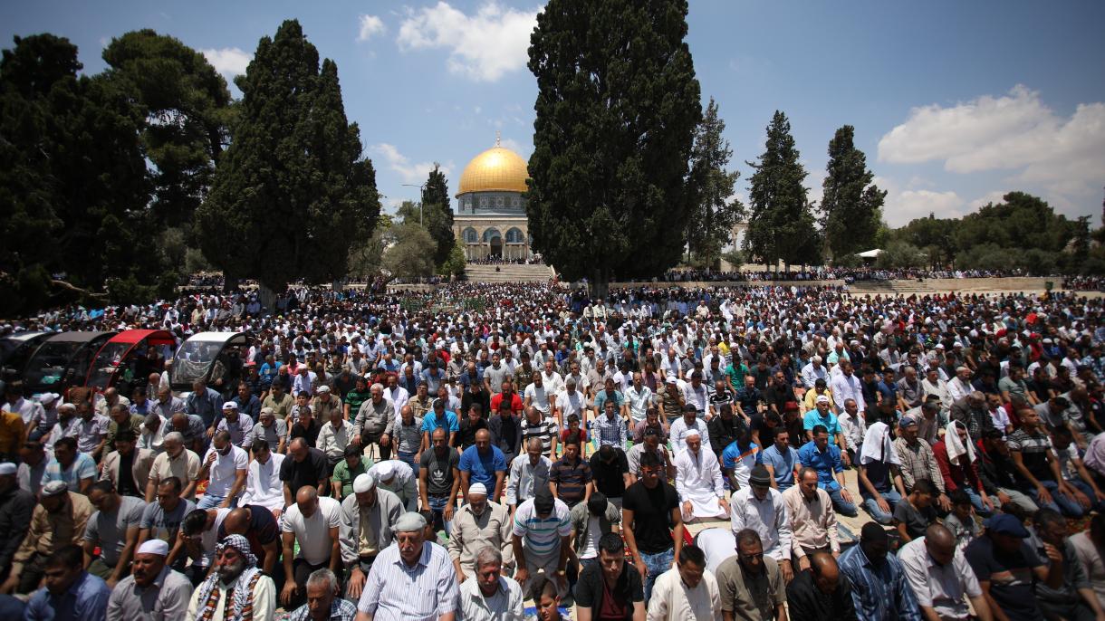 Oko 200.000 Palestinaca klanjalo džuma-namaz u Al-Aksi u Palestini